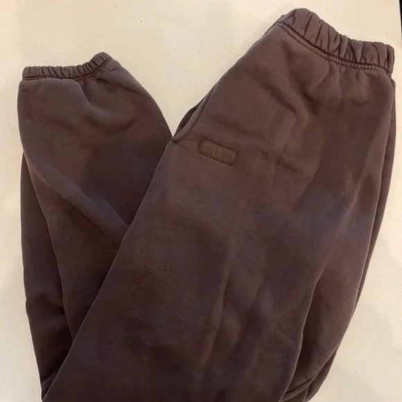 Sold on Depop - SET ACTIVE Unisex Sweatpants - ESPRESSO
L / Espresso - Picture 4 of 7